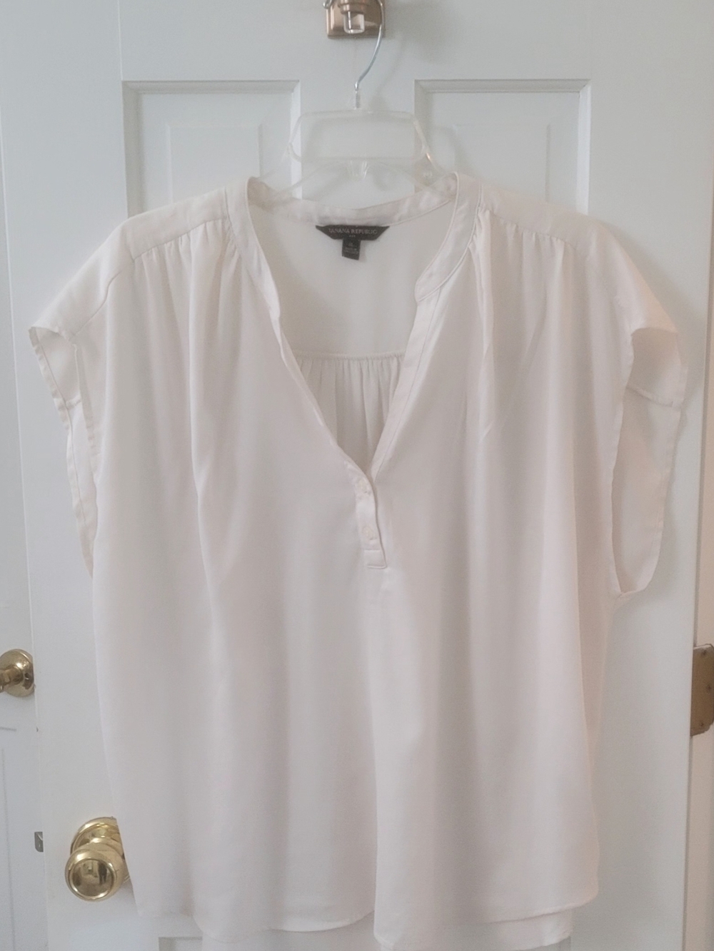 Banana Republic Cream Short Sleeve Split-Neck Blouse